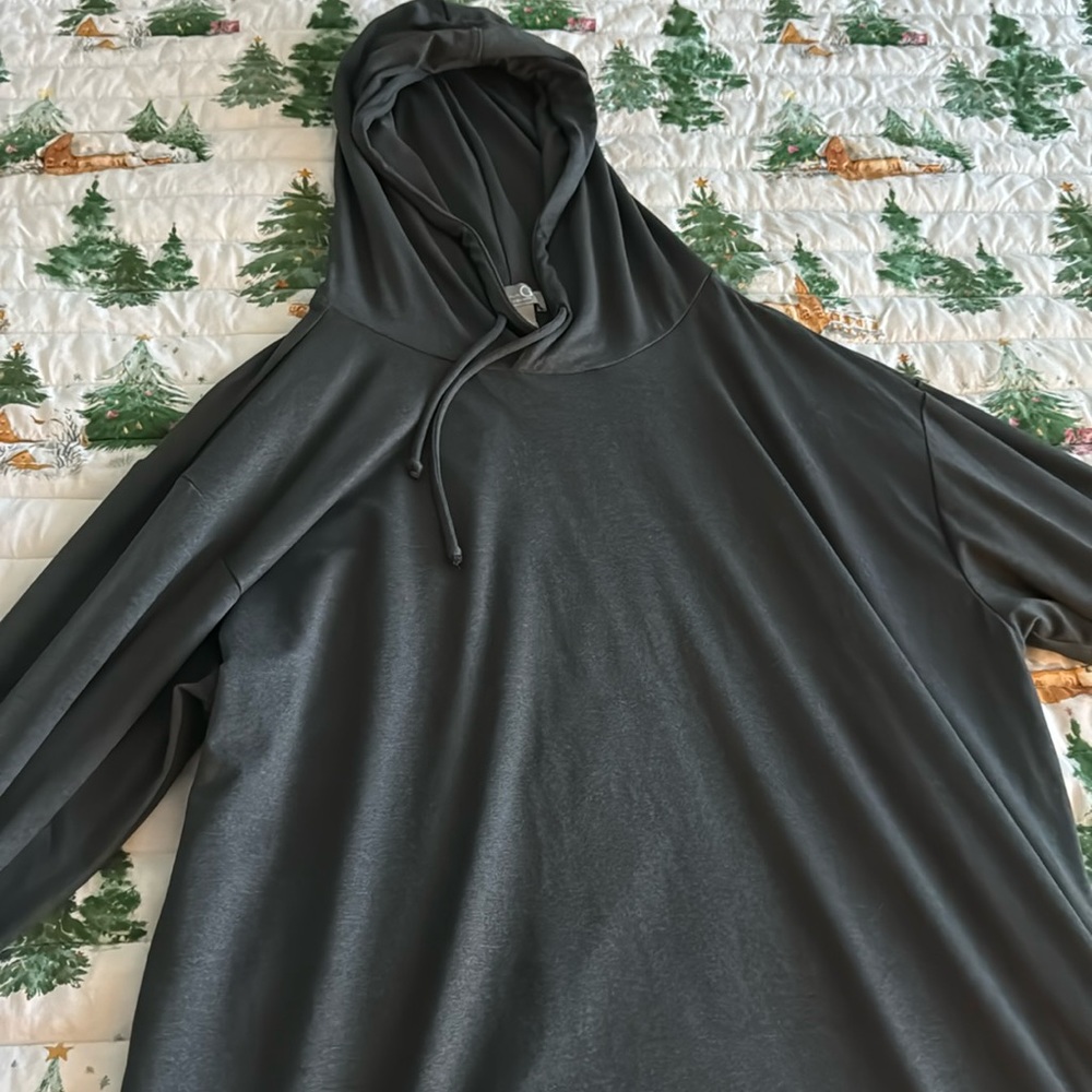 L Sweater/Hoodie G by Giuliana